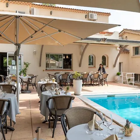 Des Ecureuils Otel 3*