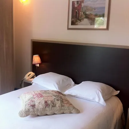 Des Ecureuils Otel 3*