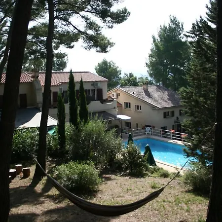 Des Ecureuils Otel 3*